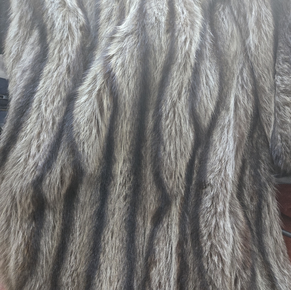Luxurious Racoon Fur Coat - Picture 7 of 12